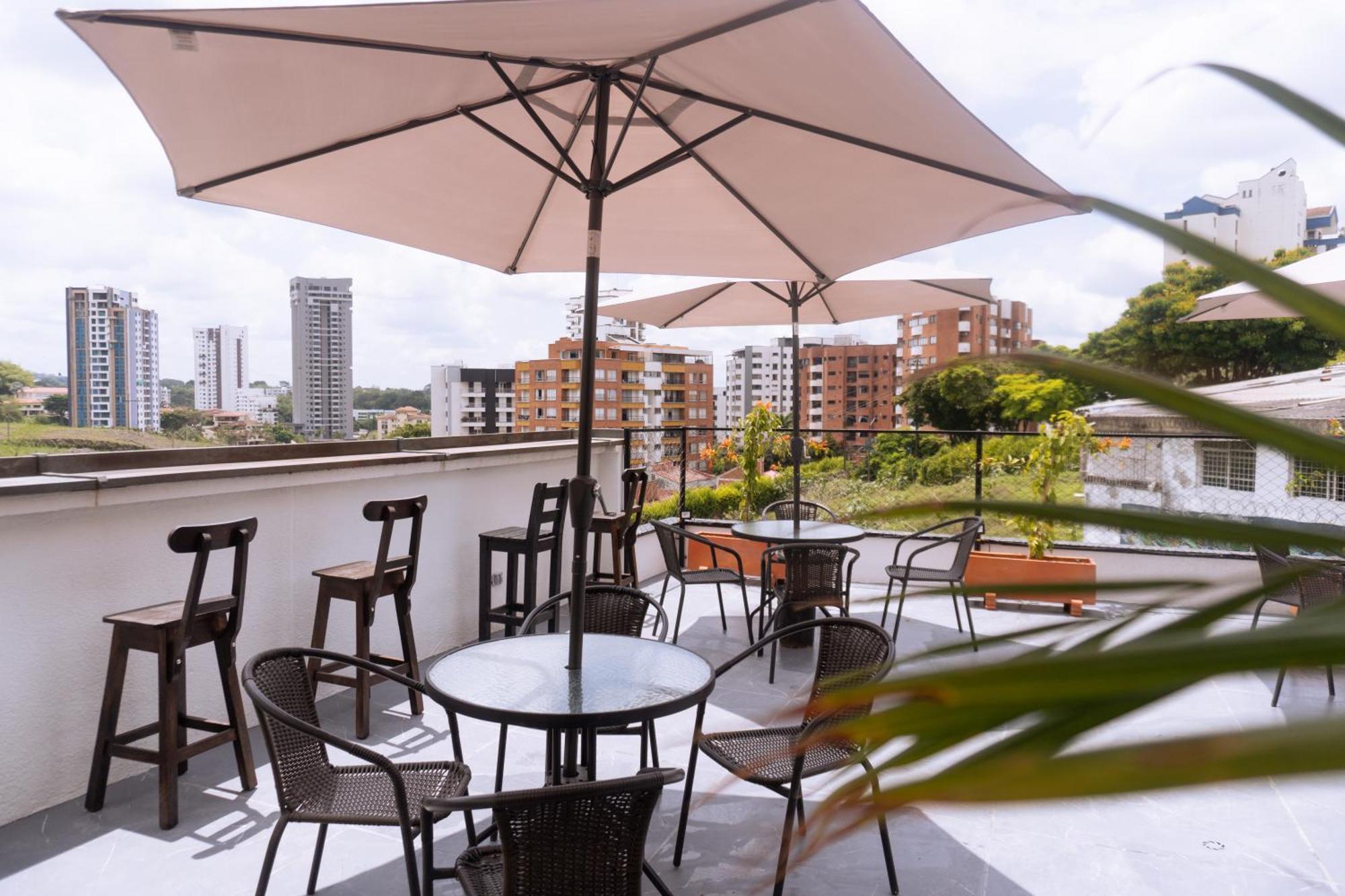 Tuki Hostel & Lounge Pereira Exterior photo