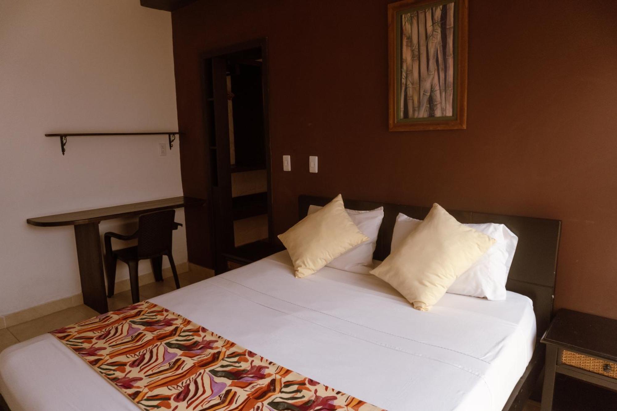 Tuki Hostel & Lounge Pereira Exterior photo