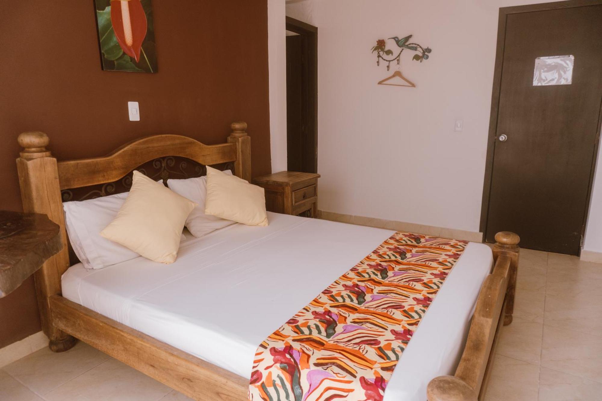 Tuki Hostel & Lounge Pereira Exterior photo