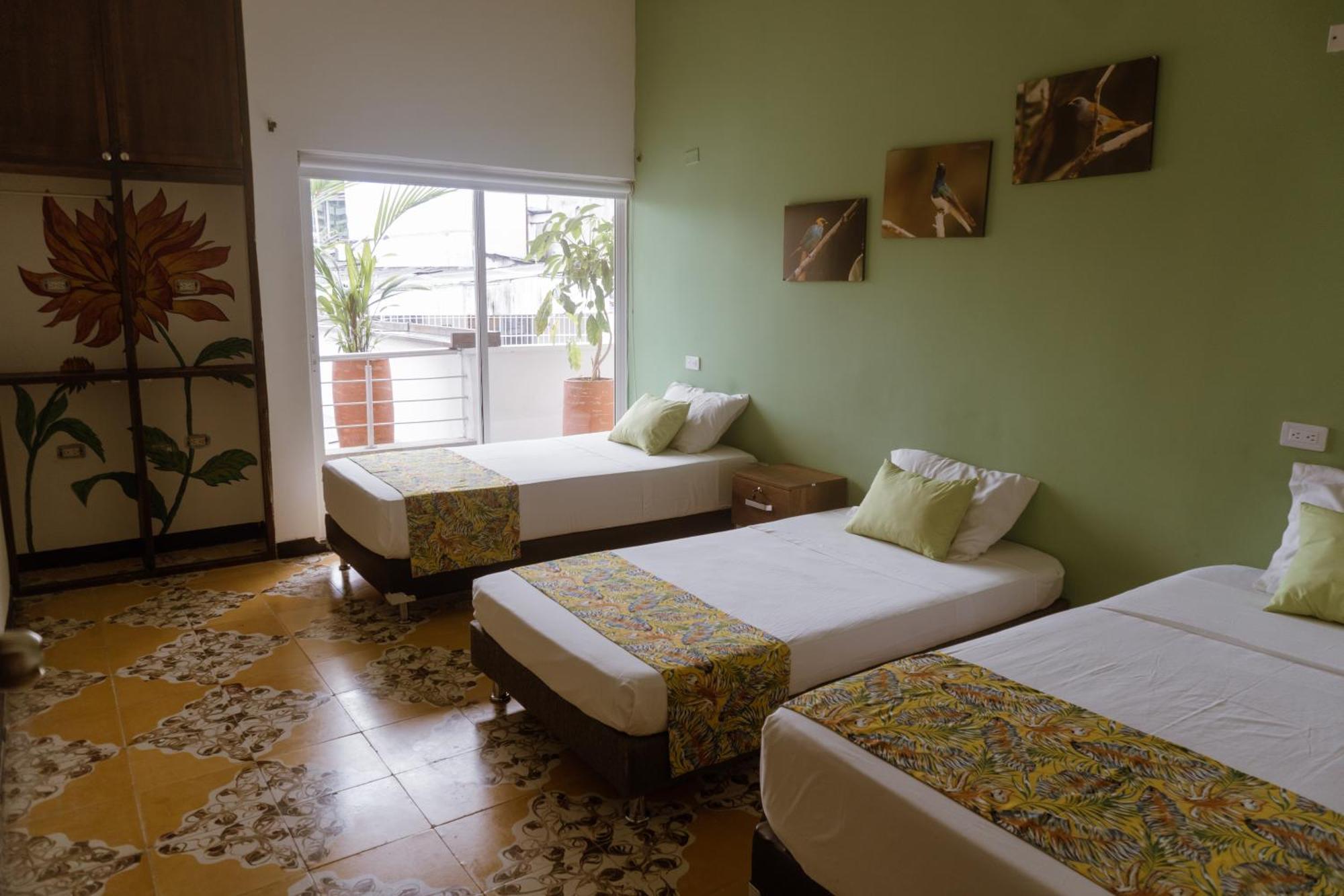 Tuki Hostel & Lounge Pereira Exterior photo